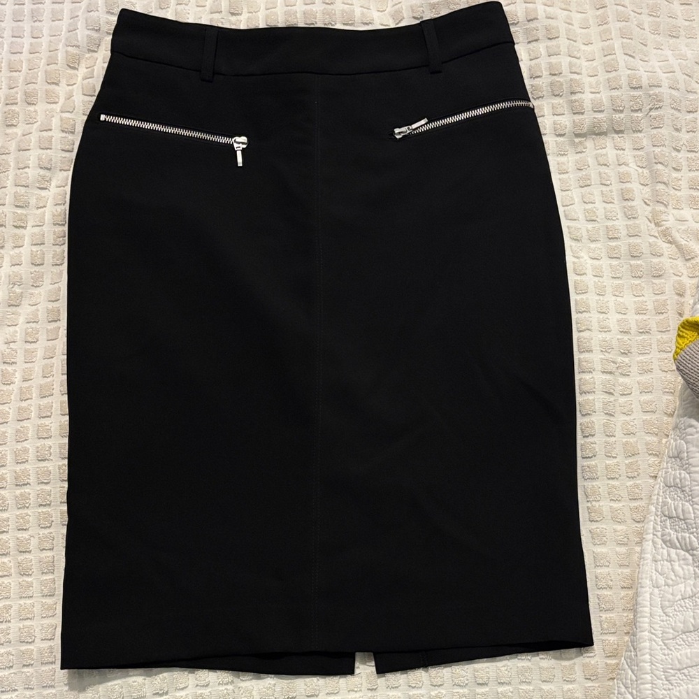 Sophisticated Black Pencil Skirt with Zipper Details